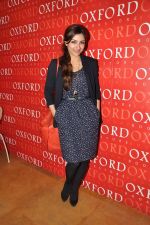 Soha Ali Khan at Oxford Bookstore for a DVD launch in Mumbai on 20th Dec 2012 (5).JPG